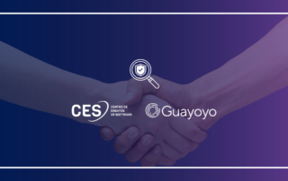 manos estrechándose con logos de CES, Guayoyo e ícono de ciberseguridad